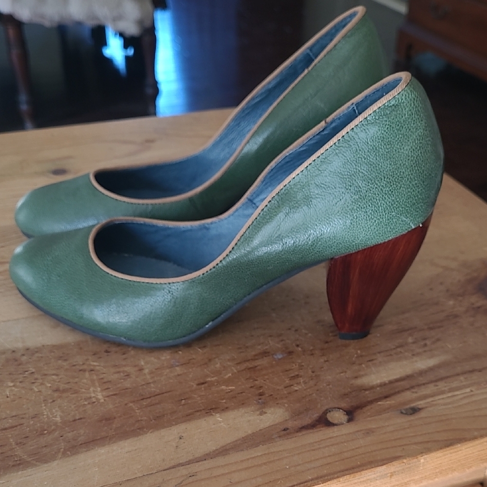 Farylrobin Olive Green Heels with Tan Trim - Bundle Discount